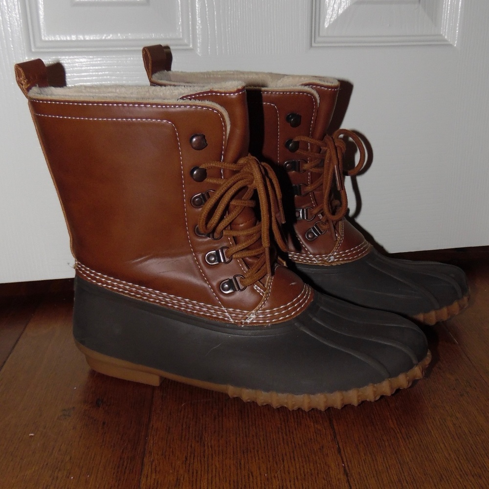 Short rain boots